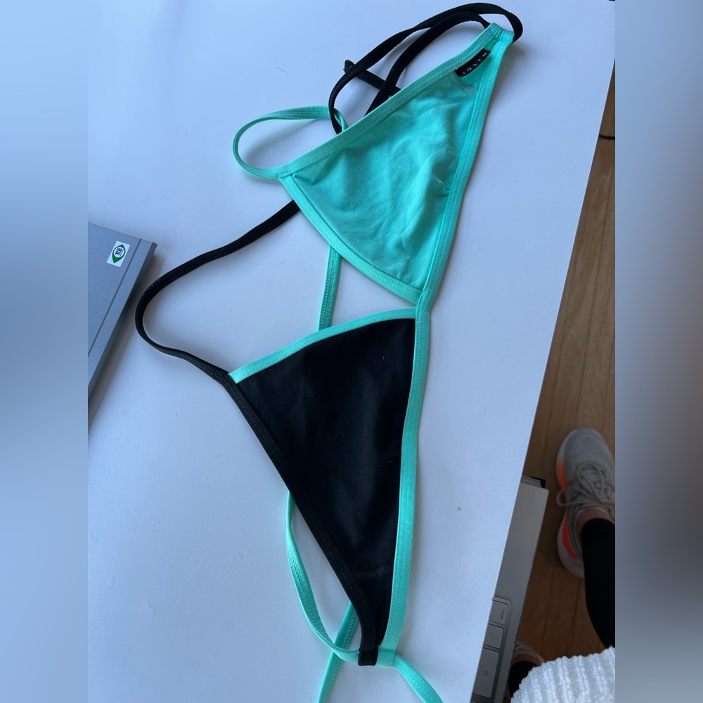 Jolyn black and aqua split triangle top size large